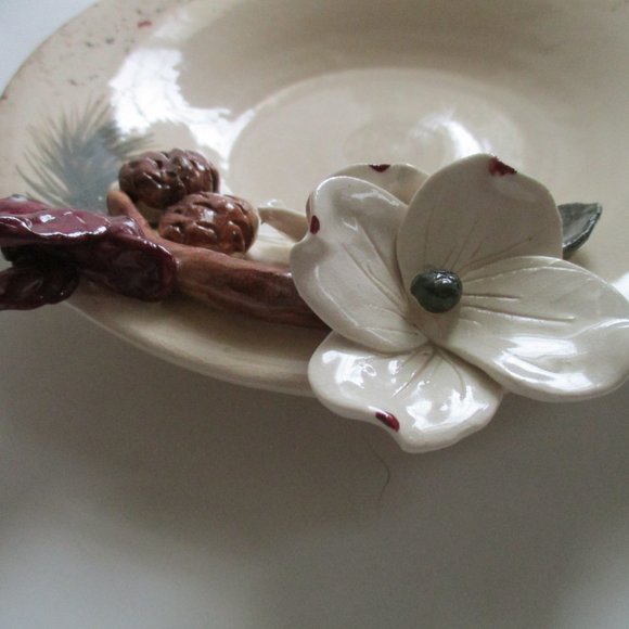 *Handcrafted Cardinal and Pinecones Decorated Cream Colored Plate - Picture 5 of 7